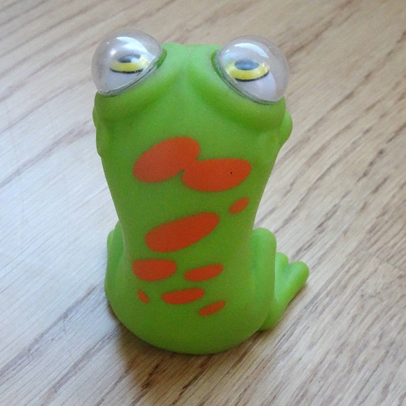 Flippy Frog Squishy Alien Eye Squeeze Frog Toy Stress Ball Anxiety Relief Toy :) - Picture 4 of 6